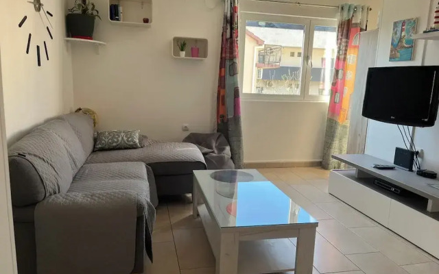 Modern Seaside Apartment With Balcony - Erika