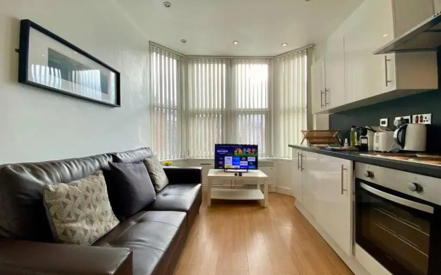 2 Bedroom Apartment Near City Centre, Uni & Parks!