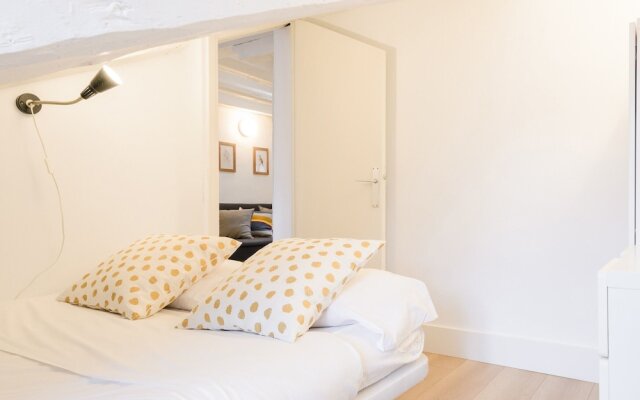 Отель Charming Center Penthouse комната для гостей