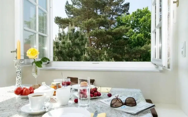 "seashell" Modern Retreat