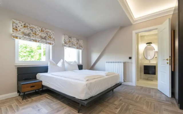2H Horizon Hotel