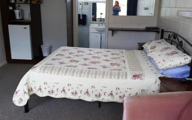 Alpine Country Motel