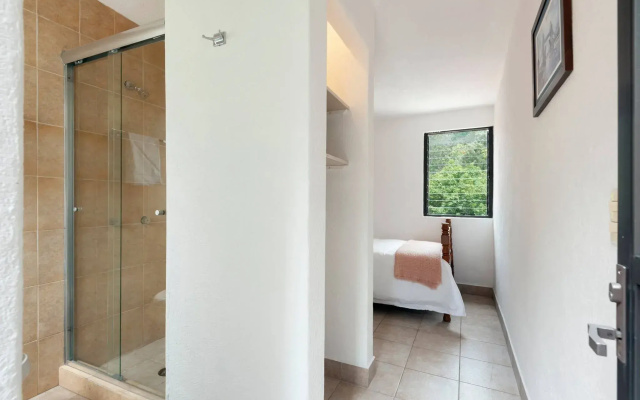 Independent Room In Las Lomas
