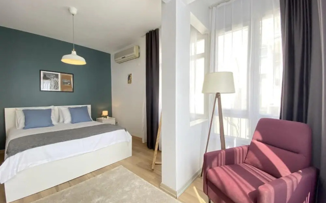 Spectacular Flat Near Bagdat Street in Kadikoy