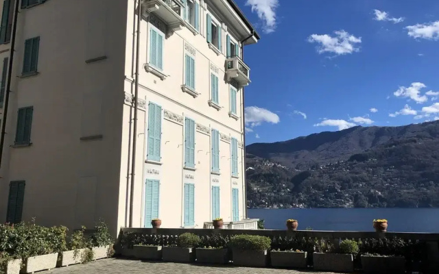 Larius balcony on the lake