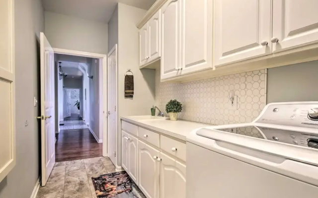 McMinnville Wine Country Home w/ Hot Tub+Deck