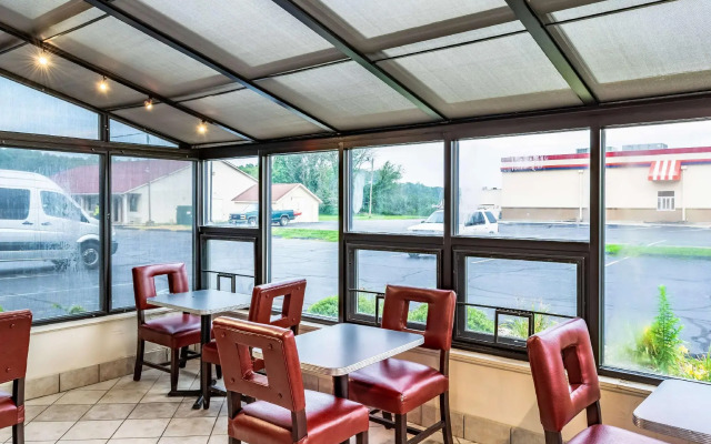 Red Roof Inn Columbus - Taylorsville/ Edinburgh