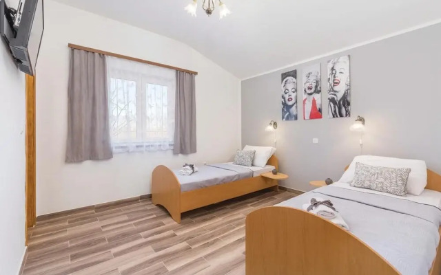 Stunning Home in Nedescina With Wifi and 4 Bedrooms