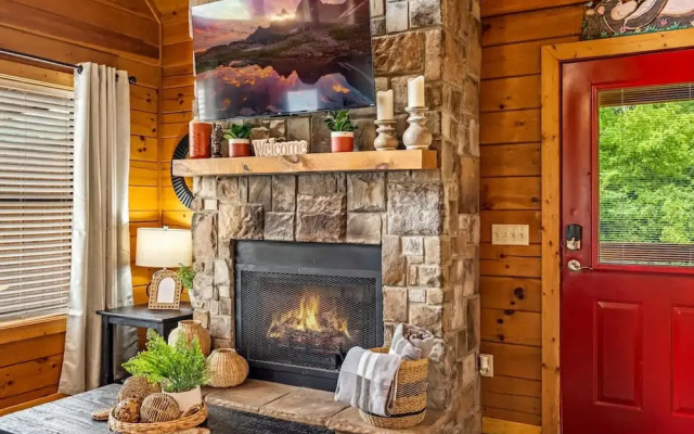 View-location-hot Tub-2 Fireplaces-jacuzzi-arcade