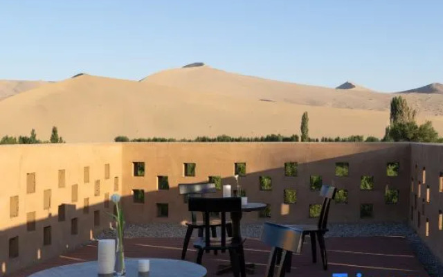 Dunhuang Yinshanji Designer View Courtyard Luxury Homestay
