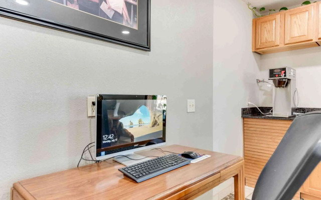Best Western Movie Manor