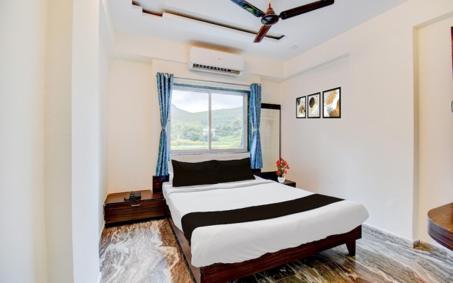 Classic With Balconygokul Lodge