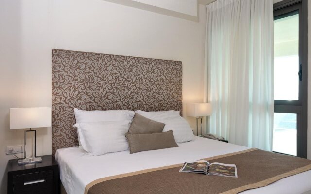 Отель West All Suite Boutique Tel Aviv вид на фасад