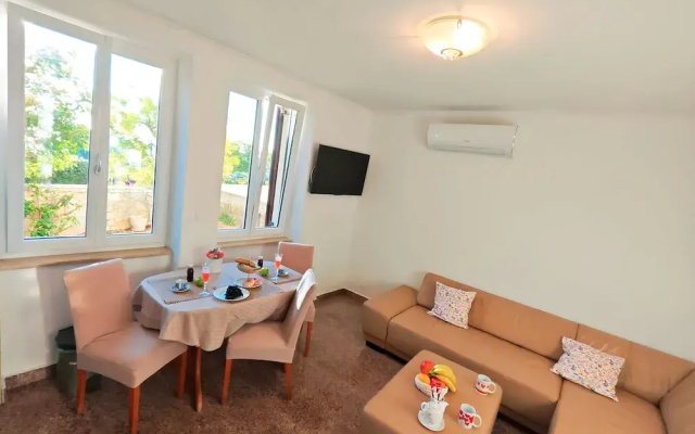 One Bedroom Apartment