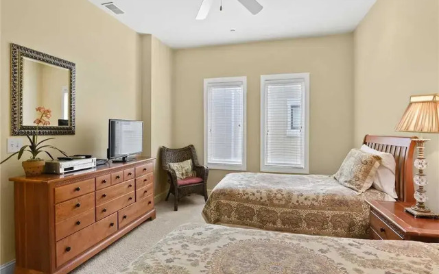 Collier Court 3 - Six Bedroom Home