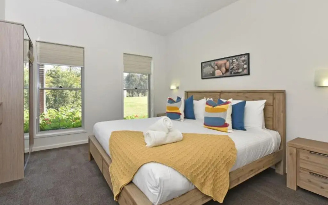 Ironbark Villa 6