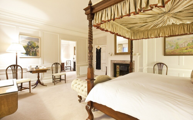 Historic Castle on River Tamar, No Deposit