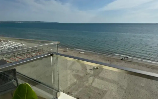 Sea Side