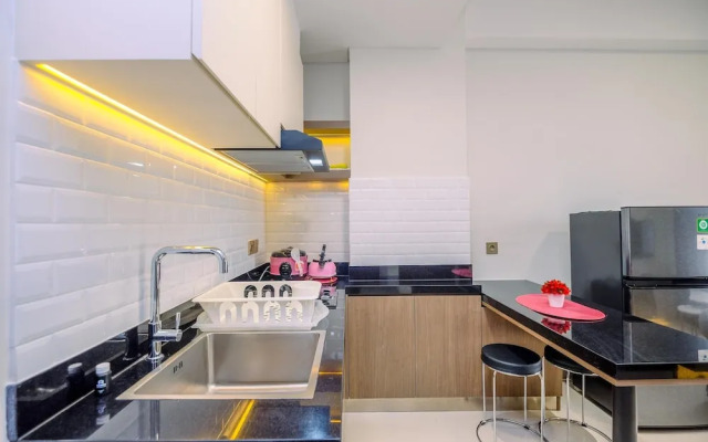 Comfortable 1Br With Extra Room At Transpark Cibubur Apartment