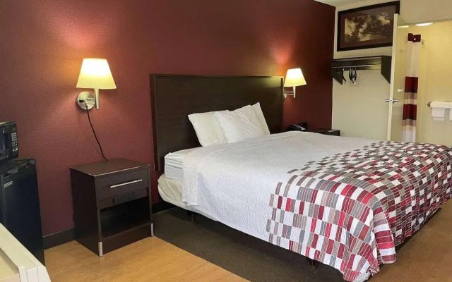 Red Roof Inn Toledo - Holland