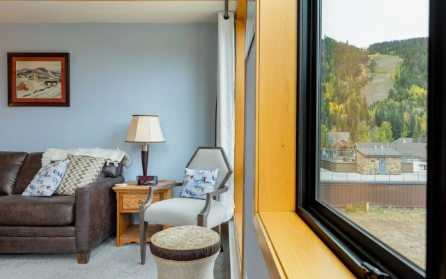 2756 Slopeside Condo