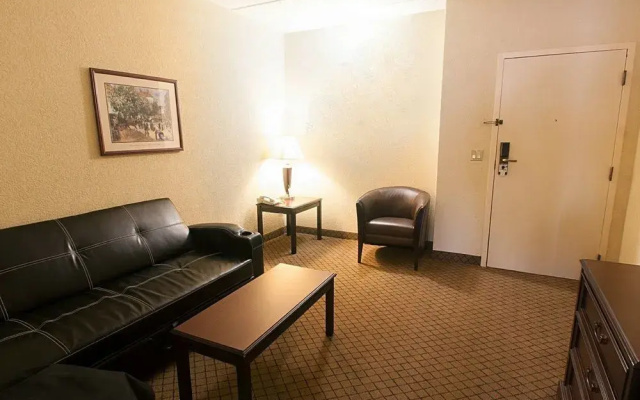 Holiday Inn Hotel & Suites Huntington-Civic Arena