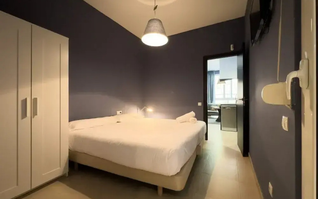 AinB Barcelona Sants Apartments