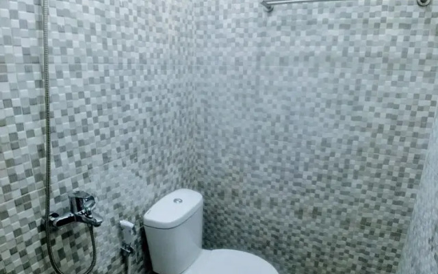 RedDoorz Syariah Plus near Jatiwarna Toll Gate