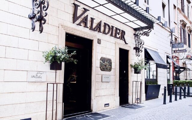 Отель VALADIER Рим вид на фасад