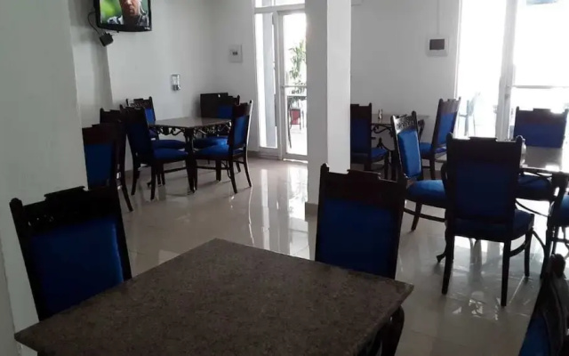 The Garden Hotel y Restaurant