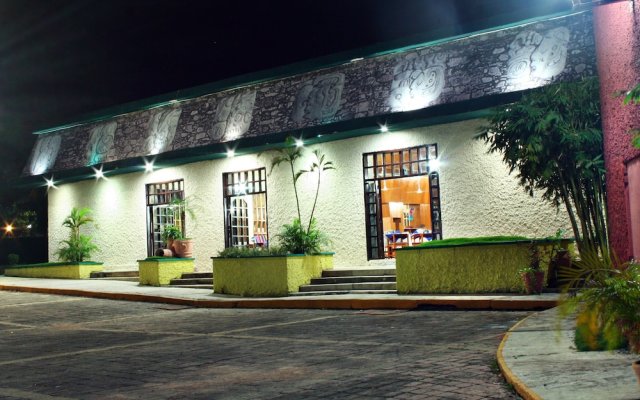 Plaza Palenque Hotel & Convention Center in Palenque, Mexico from 75$, photos, reviews - zenhotels.com hotel front