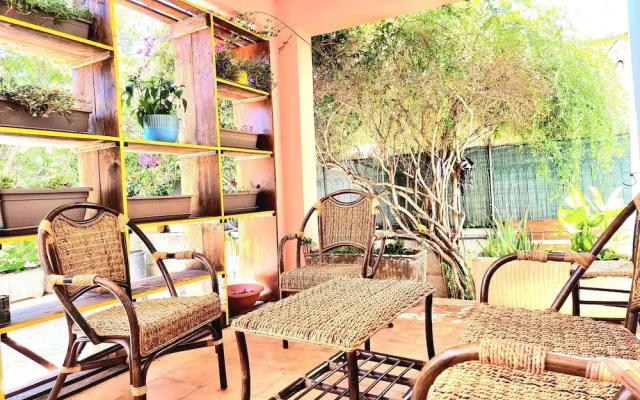 4 Bedroom Villa With Garden 3 min Walk From Beach!