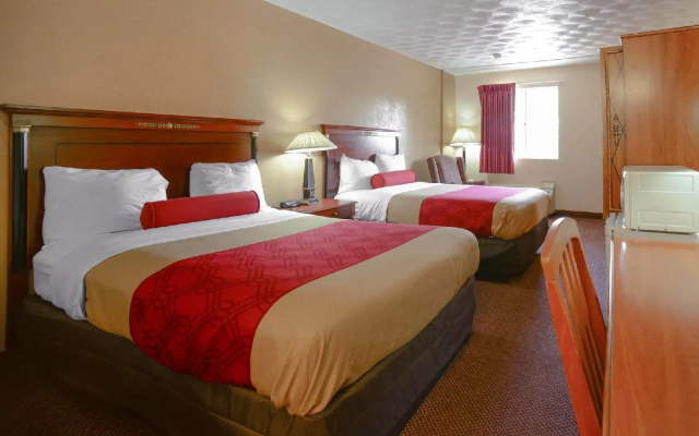 Econo Lodge Inn & Suites