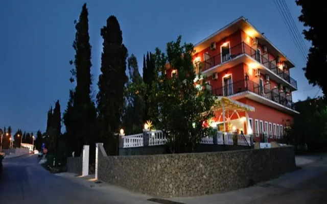 Hotel Pyrros вид на фасад