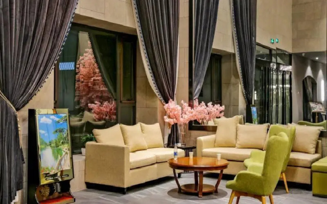 Metropoloxuchang Wenfeng Road Central Park Hote