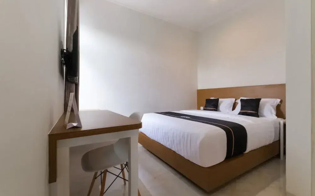 Super OYO Collection O 90023 Damar Kusumo Guest House