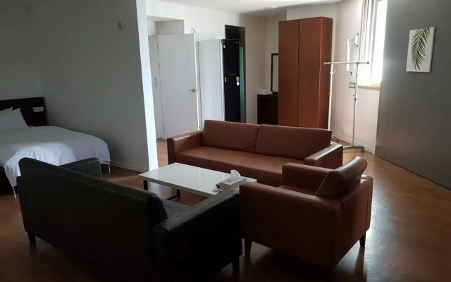 Golden River Hotel