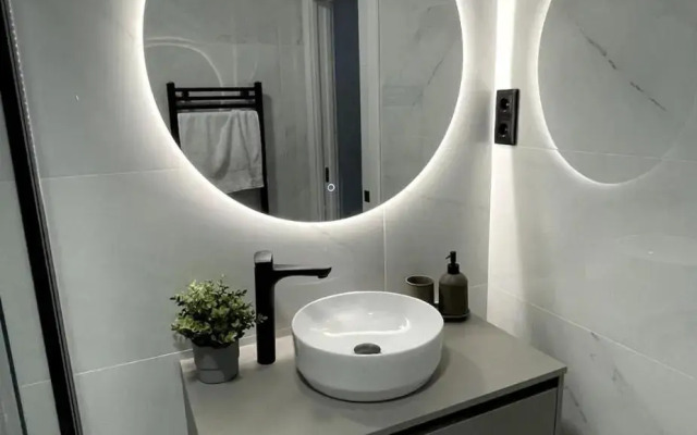 Apartamento Nuevo con patio, situado en el centro.