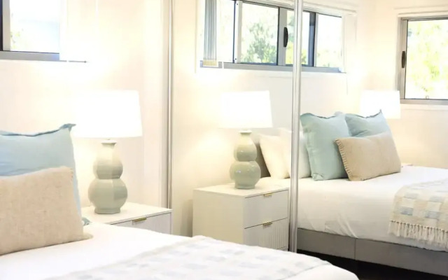 Bright 3-bed Home With Private Courtyard