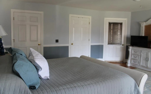 Early Inn at the Grove
