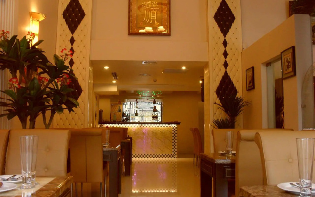Fortune 700 Hotel