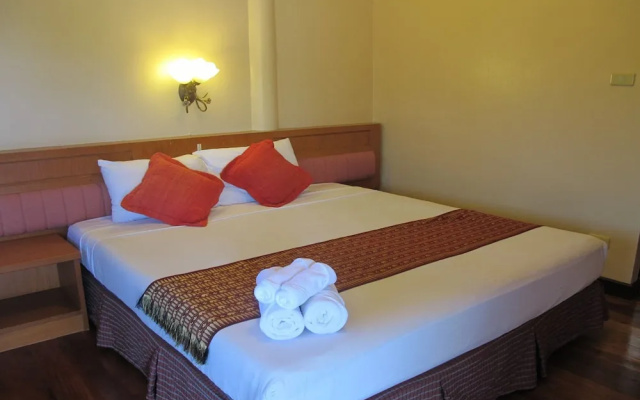 Prompiram Suannam & Golf Club