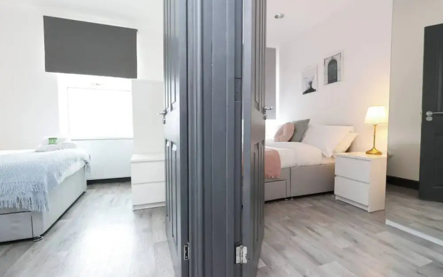 Luxury Living, Central Spot