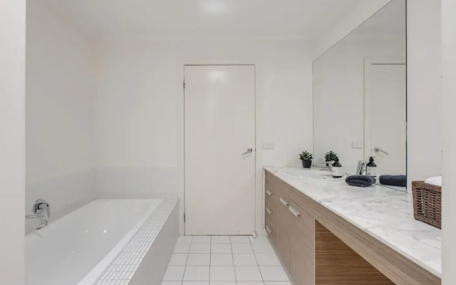 Family-friendly Home With Alfresco Patio & BBQ