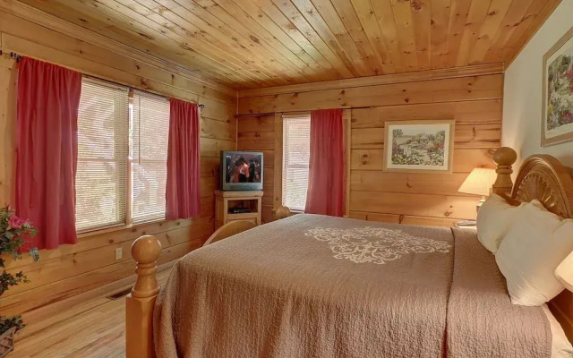 Bear Tracks 1 Bedroom 1 Bathroom Cabin