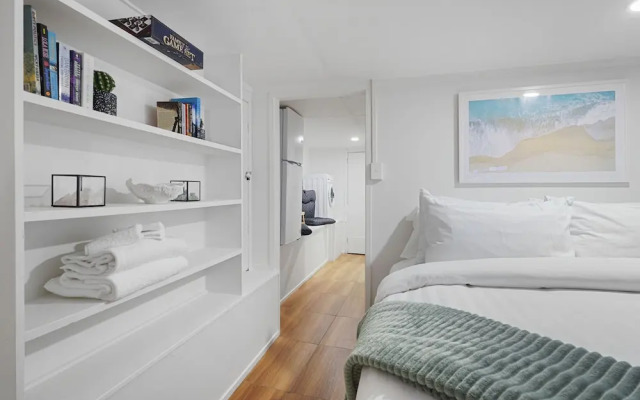 Newly Renovated Studio w Parking-Netflix