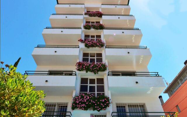 Отель Hostal Magnolia Испания, Льорет-де-Мар - отзывы, цены и фото номеров - забронировать отель Hostal Magnolia онлайн вид на фасад