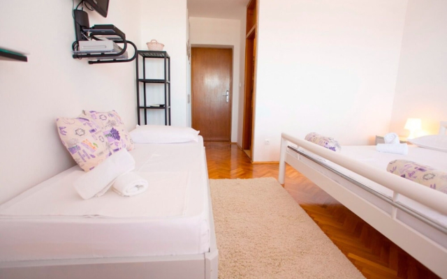 Apartments and Rooms Hope