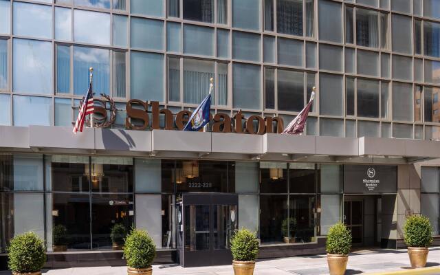 Sheraton Brooklyn New York Hotel вид на фасад