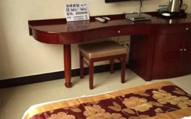 Huaqiao Inn